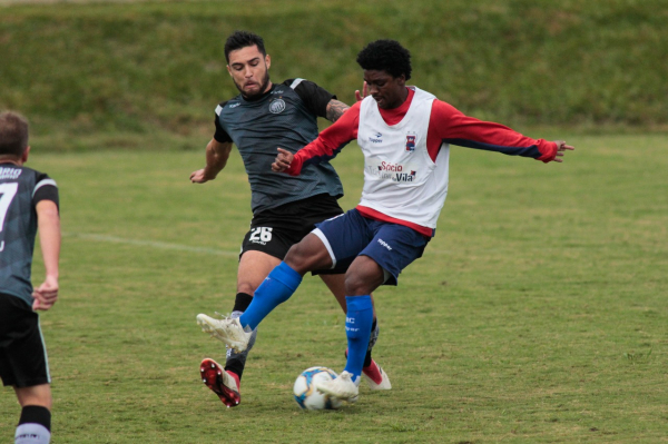 Operário e Paraná Clube, no CT Ninho da Gralha