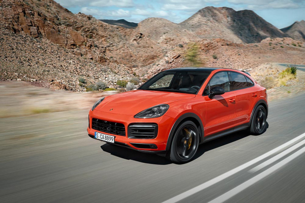 O Cayenne Coupè tem colunas mais inclinadas e teto mais baixo