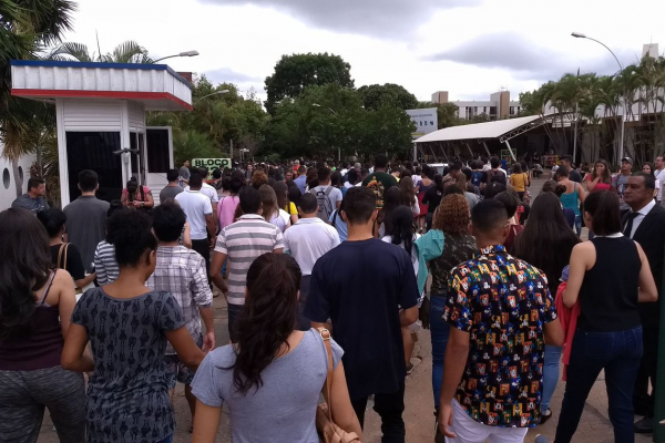 Portões serão abertos às 12 horas e fecharão às 13 horas, no horário de Brasília