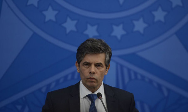 O ministro Nelson Teich, na coletiva desta quinta-feira