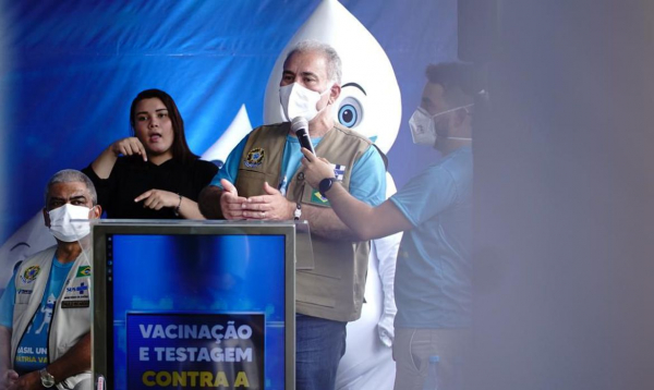 É a forma de evitar casos graves da doença, diz Queiroga em Manaus