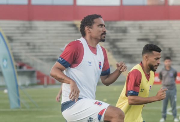 O zagueiro Rafael Lima e o volante Kaio