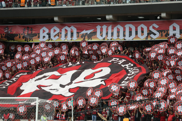 Torcida na Arena da Baixada