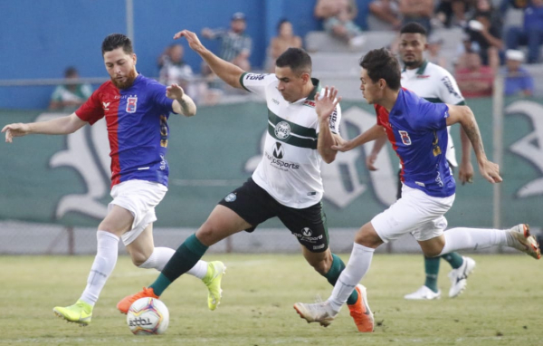 Thiago Lopes enfrenta o Paraná: apoio do treinador