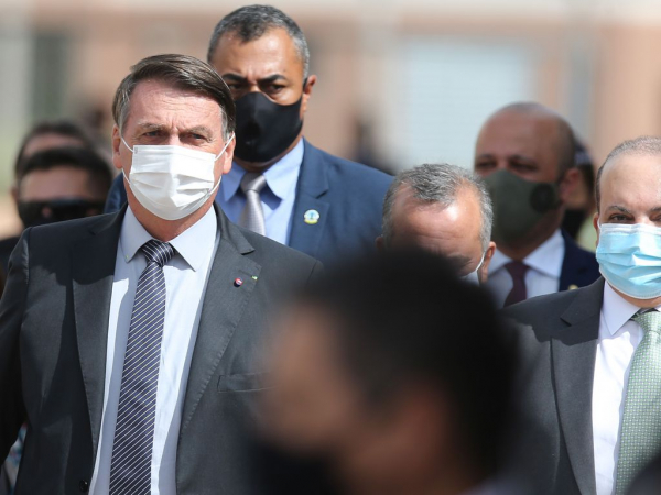 Bolsonaro: presidente afirmou que a política do "fica em casa" e do fechamento do comércio está "empobrecendo" o País