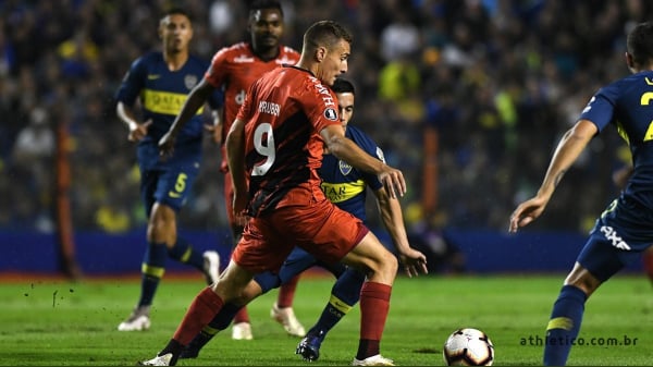 Marco Ruben enfrenta o Boca: ele igualou Pelé no número de gols por Libertadores