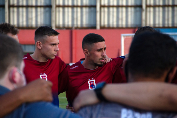 Gustavo França (ao centro), do Paraná Clube: tensão pelo possível rebaixamento