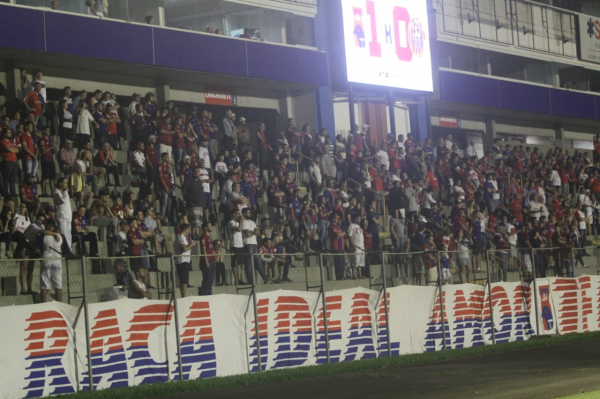 Torcida do Paraná na Vila Capanema