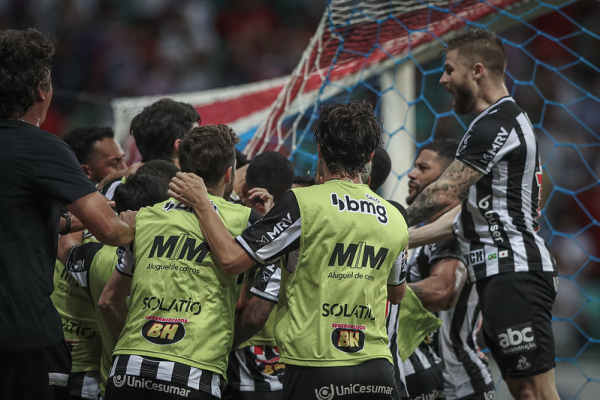 Jogadores do Atlético-MG comemoram em Salvador