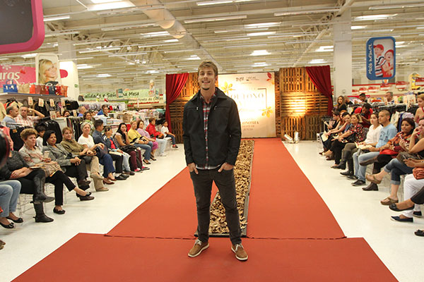 Desfile de moda: designer encontra amplas oportunidades no setor têxtil e/ou de confecção