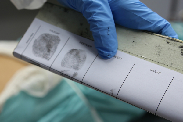 Confronto de digitais com o banco de registros gerais é o método científico mais rápido, seguro e barato para confirmar a identidade de falecidos