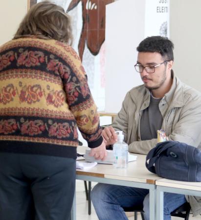 Eleitores podem se informar