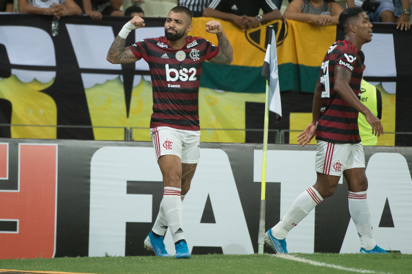 Gabriel comemora gol do Flamengo contra o Ceará
