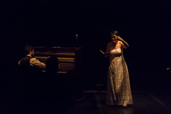 O pianista Gustavo Sarzi e a cantora Juliana Amaral: espetáculo prima pelo acabamento