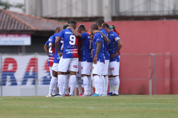 Jogadores do Paraná: time pode chegar à liderança nessa rodada