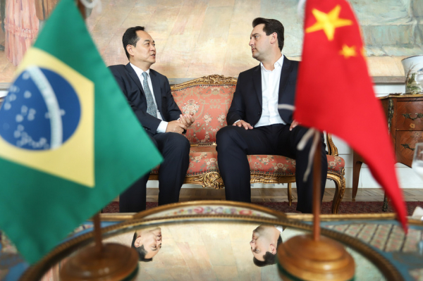 Encontro do governador Ratinho Junior com o embaixador da República Popular da China, Yang Wanming, em março deste ano