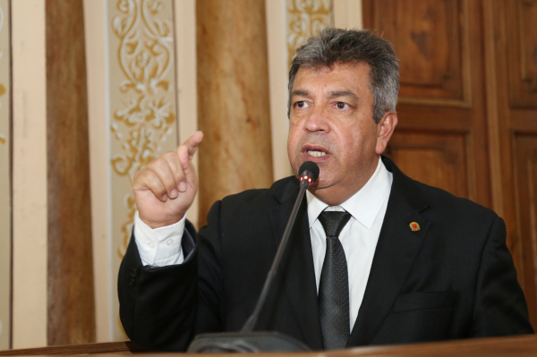 Toninho da Farmácia: PDT alega que vereadores desrespeitam orientação do partido ao votarem com a situação na Câmara