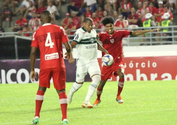 Rodrigão enfrenta o CRB: pênalti perdido