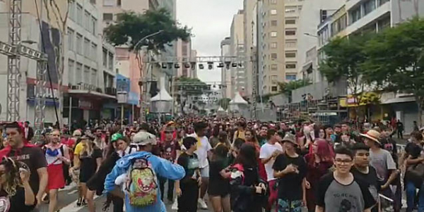 Carnaval nerd na avenida marechal Deodoro, em Curitiba
