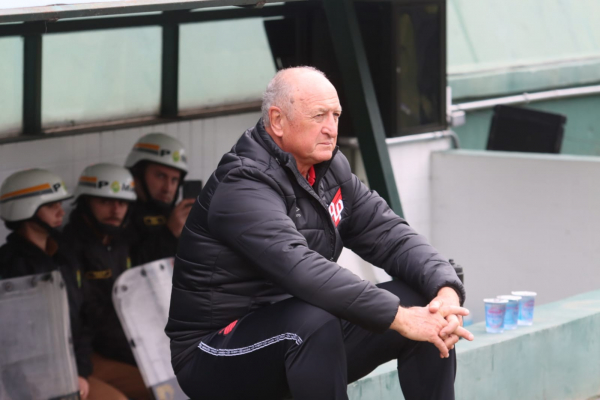 Felipão no Couto Pereira: técnico reconheceu superioridade do Coxa na partida