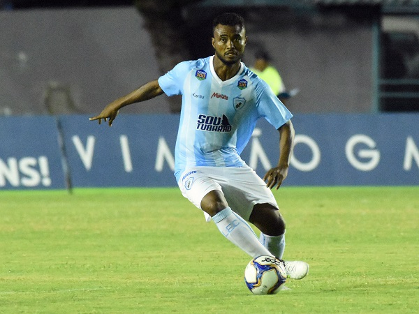 O zagueiro Silvio, do Londrina: ele já atuou no Paraná Clube