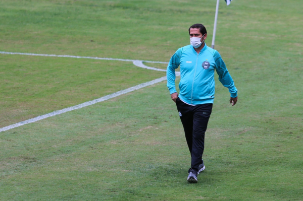 O técnico do Coritiba, Gustavo Morínigo