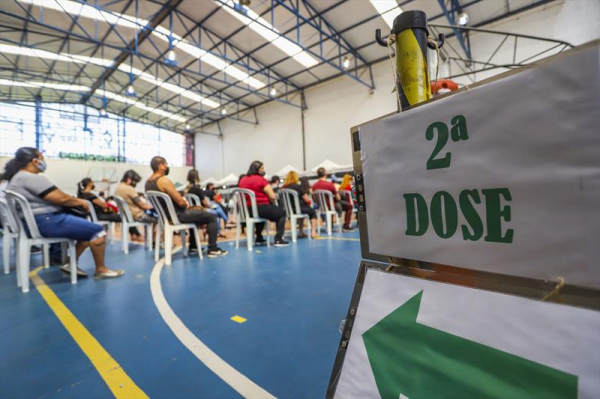 Pessoas vacinadas com a vacina da Pfizer terão as segundas doses antecipadas