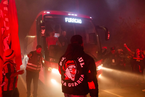 Torcida do Athletico: pé na estrada