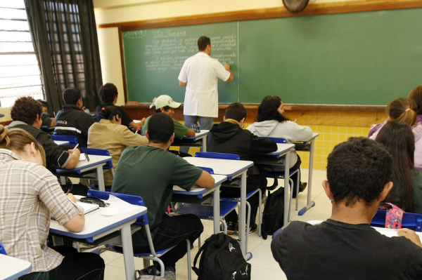Aulas recomeçam em 18 de fevereiro