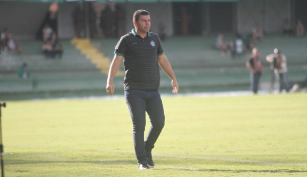 Umberto Louzer: tempo para ajustes e recuperação de jogadores
