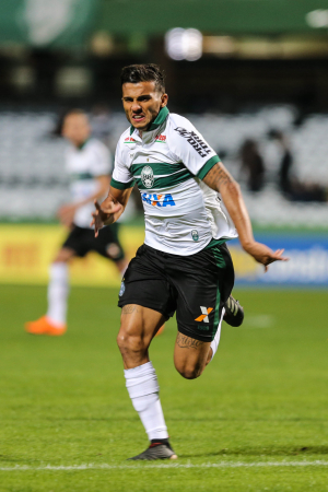 Guilherme Parede: revelação do Coxa está se destacando no Internacional, que deve buscar a contratação em definitivo do atleta