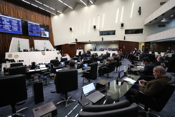 Assembleia: MP aponta desvios de mais de R$ 200 milhões com funcionários "fantasmas"