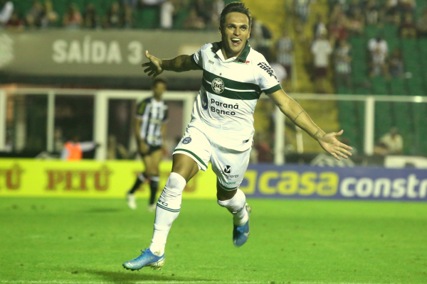 Robson comemora gol: melhor média de gols do time na Série B