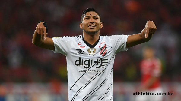 Rony comemora gol no Beira-Rio