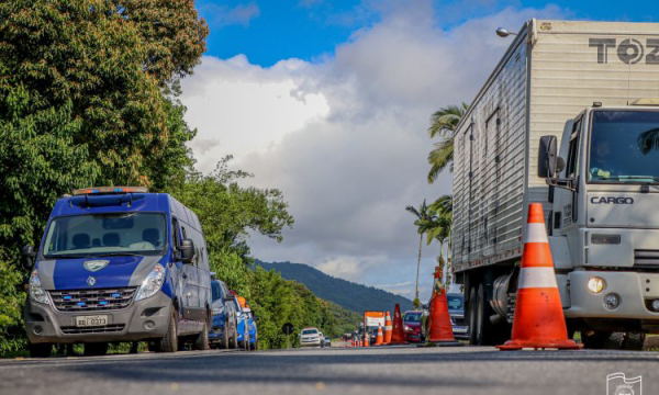 Barreira sanitária na entrada de Paranaguá