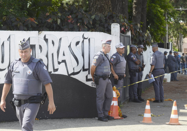 Polícia na escola do ataque