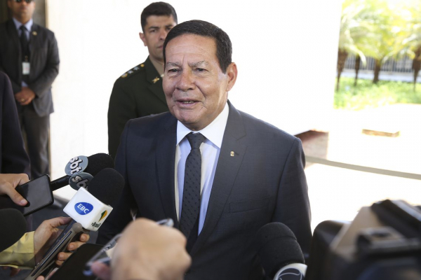 O presidente em execício, Hamílton Mourão
