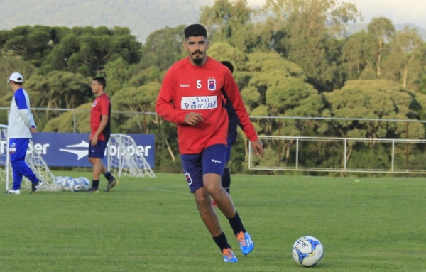 Rodolfo: zagueiro retorna ao time para enfrentar o Brasil, em Pelotas