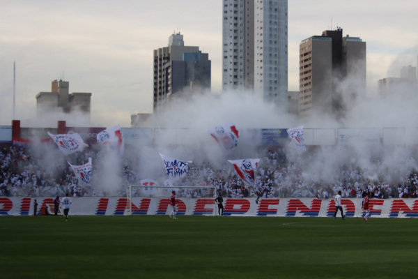 Torcida na Vila Capanema: estádio lotado neste sábado