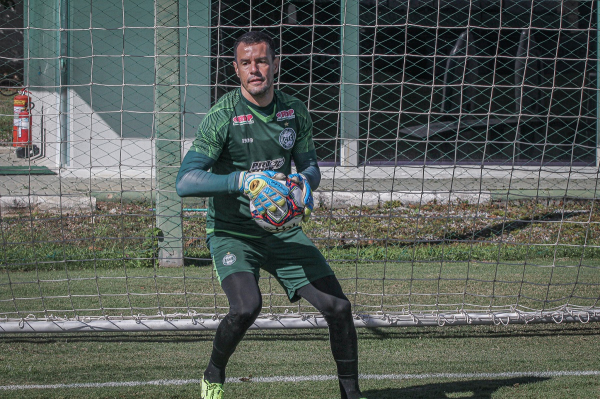 O goleiro Wilson: relacionado para o clássico