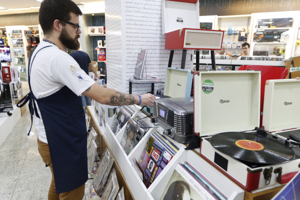 Procura por disco de vinil cresce em Curitiba: mercado dos ‘bolachões’ está em crescimento