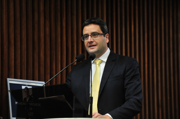 Marchese: “Vamos ver quem vai ganhar essa luta, a 'velha política' ou a 'nova política'”