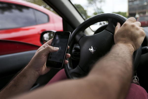 Celular e direção já é considerada a terceira causa de acidentes
