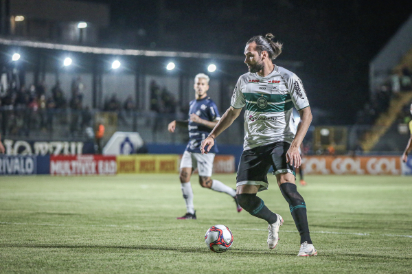 Léo Gamalho enfrenta o Remo