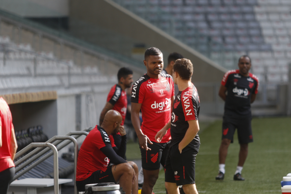 Nikão: contrato com o Athletico até 2021