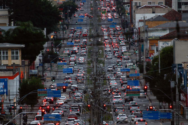 Desde novembro, o fluxo de pessoas e carros nas ruas está sensivelmente mais alto