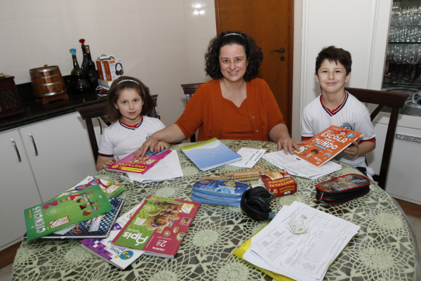 Geandra Sufredini transferiu os filhos Joana e Bruno de uma escola participar para uma escola pública: surpresa
