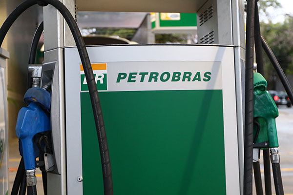 Apenas SC, SP e DF possuem gasolina mais barata