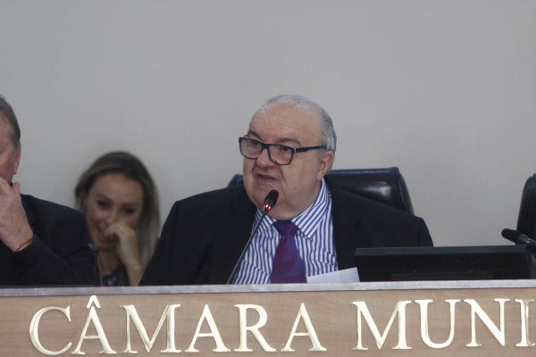 Greca: "Eu acho que a turma que reclama ou tem estacionamento ou é infrator"