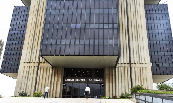 Banco Central: BC argumentou que a sistemática de pagamento pela data de fechamento da fatura deixa os clientes expostos a flutuações das taxas de conversão no período entre o dia do gasto e o pagamento